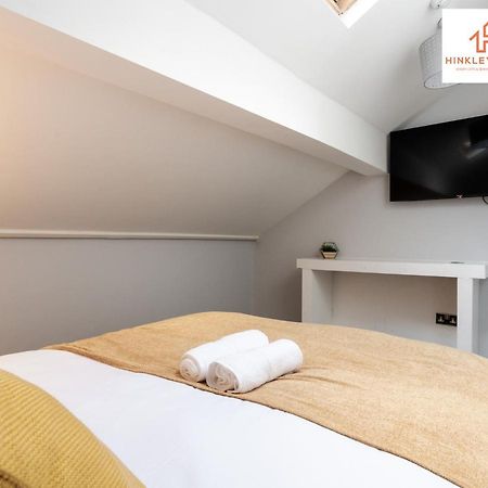 Supersized House 6 Beds Sleeps 14 W Garden & Carpark By Hinkley Homes Short Lets & Serviced Accommodation Liverpool Exteriér fotografie